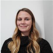 Professoressa impartisce lezioni di inglese e tedesco. Imparare è crescere!